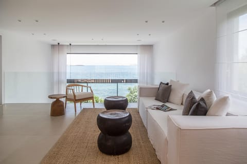 Athenian Riviera Apartment in Vouliagmeni