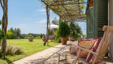 Mediterranean Flowers Apartment in Tuscany