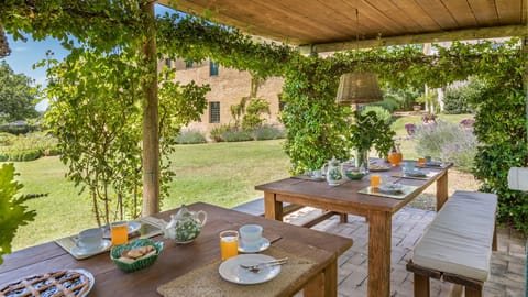 Heirloom Roses Apartment in Umbria