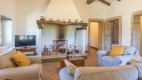 Arches & Enclaves Apartment in Tuscany