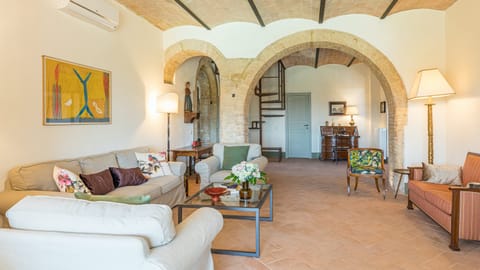 Arches & Enclaves Apartment in Tuscany
