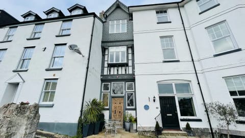 The Straight and Narrow Apartment in Dartmouth