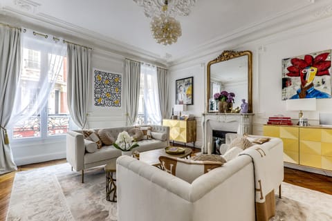 Bouquet Of Sunflowers Apartment in Paris