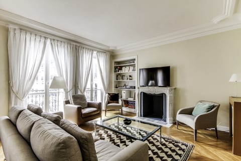 Lesueur Lillet Apartment in Paris