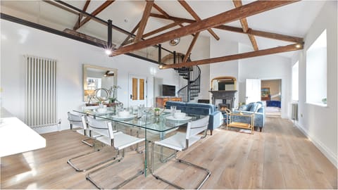 Watching the Wheels Apartment in Alnwick