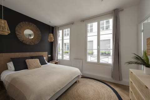 Ginger Lily Apartment in Paris