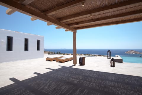 Barefoot Beachfront Apartment in Mykonos, Mikonos 846 00, Greece