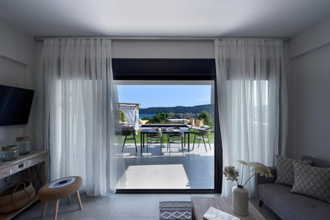 Enceladus Moon Apartment in Halkidiki