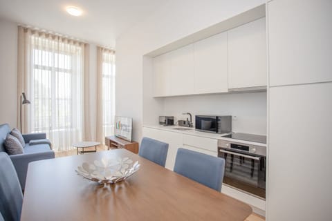 Port Glasses Clinking Apartment in Porto