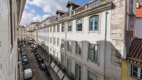 Yellow Like The Rising Sun Condo in Lisbon