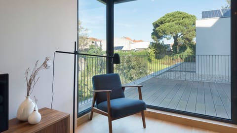 White Camellias Apartment in Porto