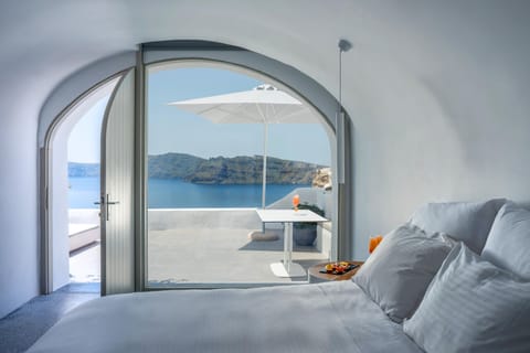 The Deep End Apartment in Oia