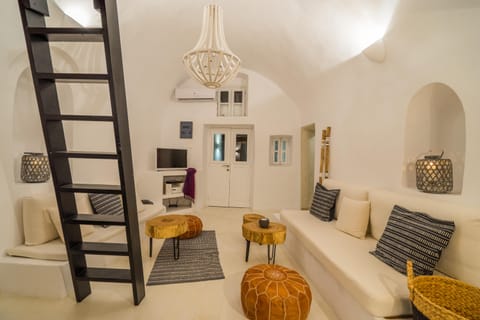 Power of the Earth Apartment in Oia