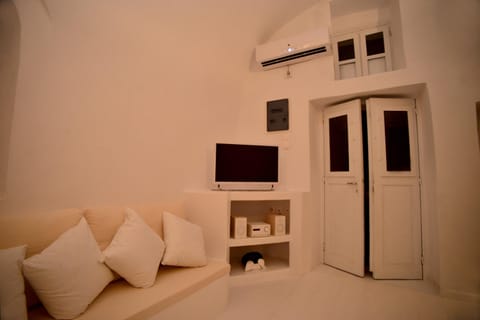 Power of the Earth Apartment in Oia