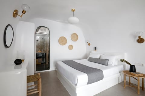 Cave In Apartment in Oia