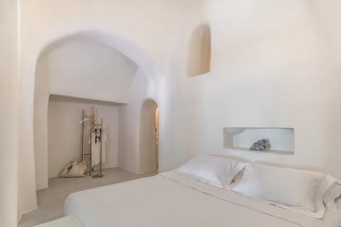 Whispering Moon Apartment in Oia