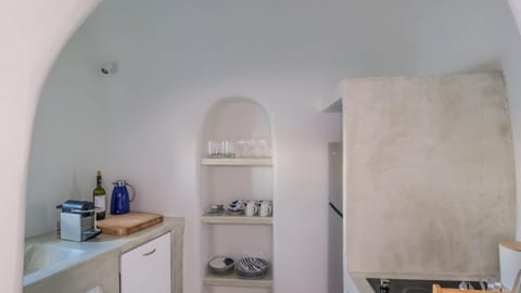 Whispering Moon Apartment in Oia