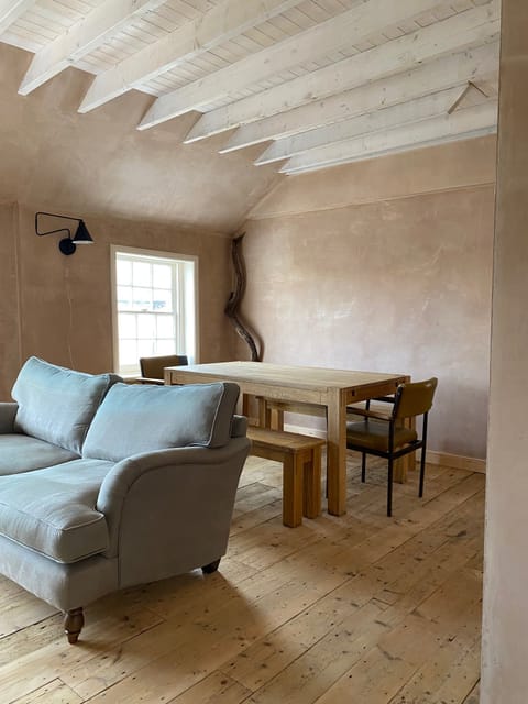 Sea Salt & Brick Apartment in Margate