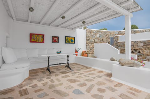 Clear Skies, Full Hearts Apartment in Mykonos, Mikonos 846 00, Greece