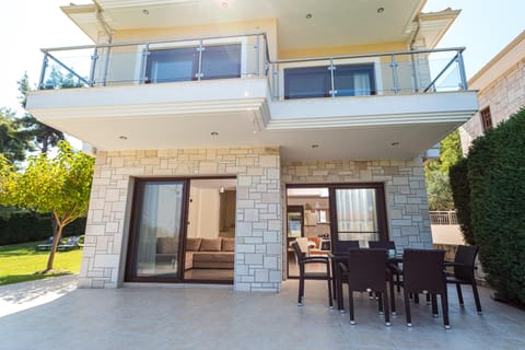 World in Motion Apartment in Halkidiki