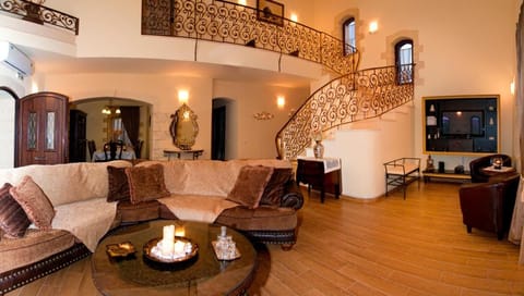 Iron & Stone Apartment in Crete