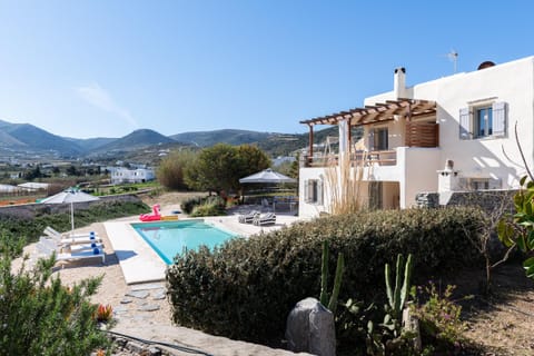 Sisterly Love Apartment in Paros, Greece