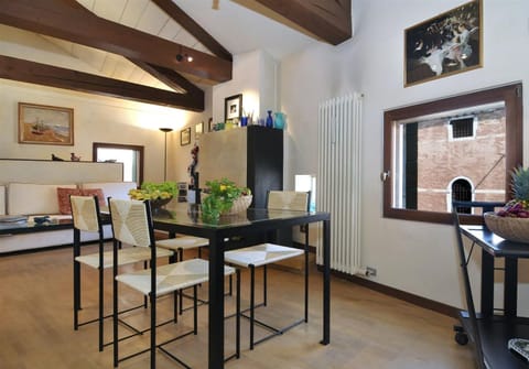 Canalside Canvas Condo in Lido di Venezia