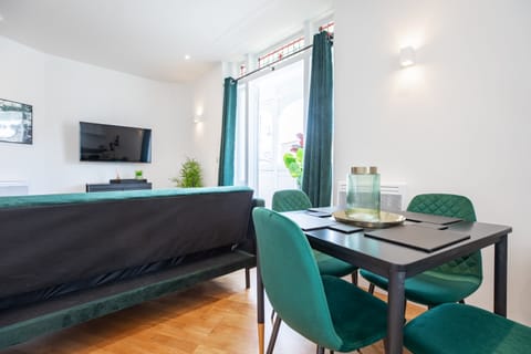 Green River Apartment in Staines-upon-Thames