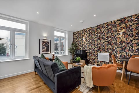 Autumn Aura Apartment in Staines-upon-Thames