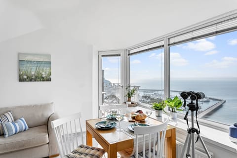 Bayview Balcony Apartment in Torquay