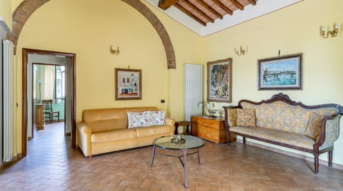 Tuscan Trees Apartment in Tuscany