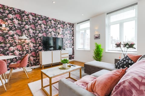 Rose Garden Rest Apartment in Staines-upon-Thames