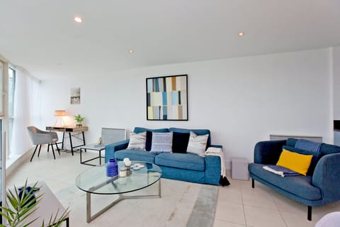Colour Me Blue Apartment in City of Westminster
