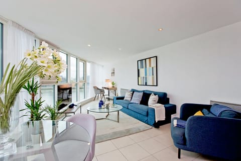 Colour Me Blue Apartment in City of Westminster