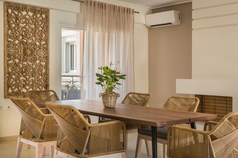 Wicker & Wood Apartment in Karavomylos