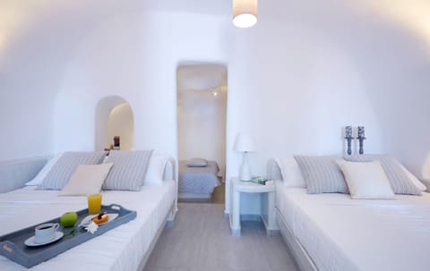 The Coastal Igloo Apartment in Oia