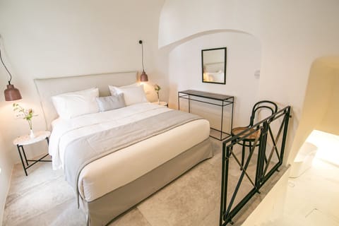 Light of the Moon Apartment in Oia