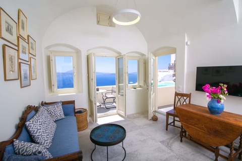 Light of the Moon Apartment in Oia