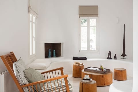 Hillside Sunshine Apartment in Mykonos, Mikonos 846 00, Greece