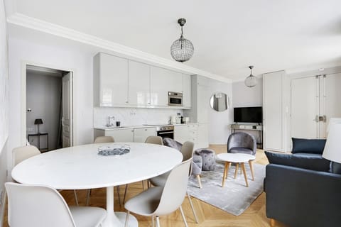 Maison Grey Apartment in Paris