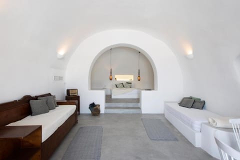 The Infinite Sky Apartment in Oia