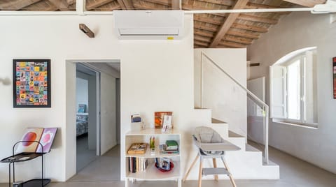 Library in the Trees Apartment in Assisi