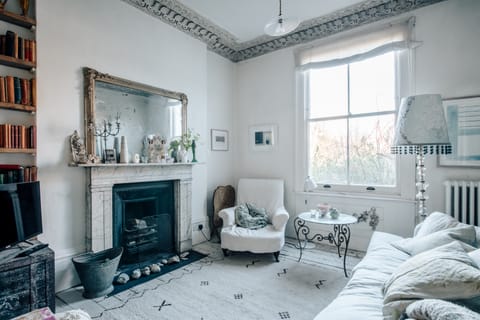 Vintage & Art Townhouse in London