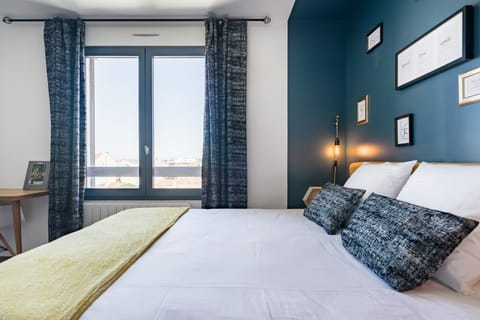 Studio in the Sky Apartment in Courbevoie