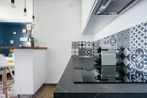 Studio in the Sky Apartment in Courbevoie