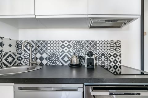 Studio in the Sky Apartment in Courbevoie