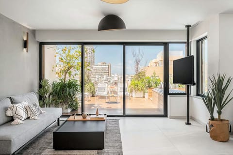 Swim In The Sky Apartment in Tel Aviv-Yafo