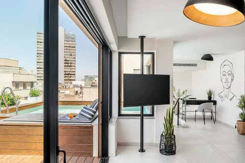 Swim In The Sky Apartment in Tel Aviv-Yafo