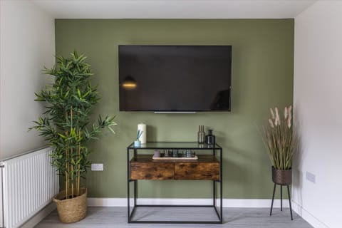 Touch of Green Apartment in Nottingham