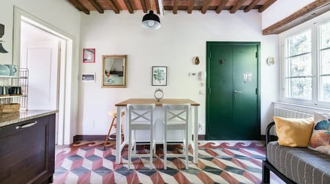 Upon the Pathway Apartment in Lucca